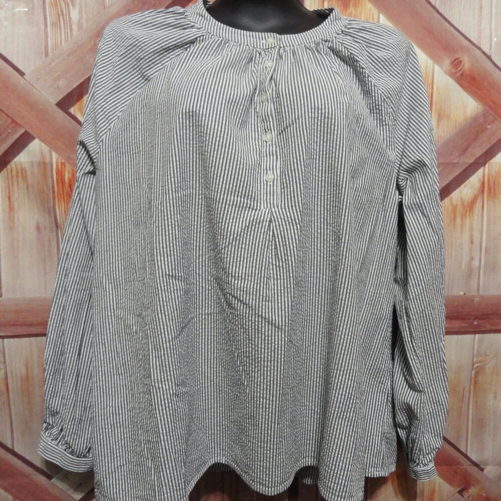 Time & Tru stripped Button up long sleeve blouse, EUC, No collar.